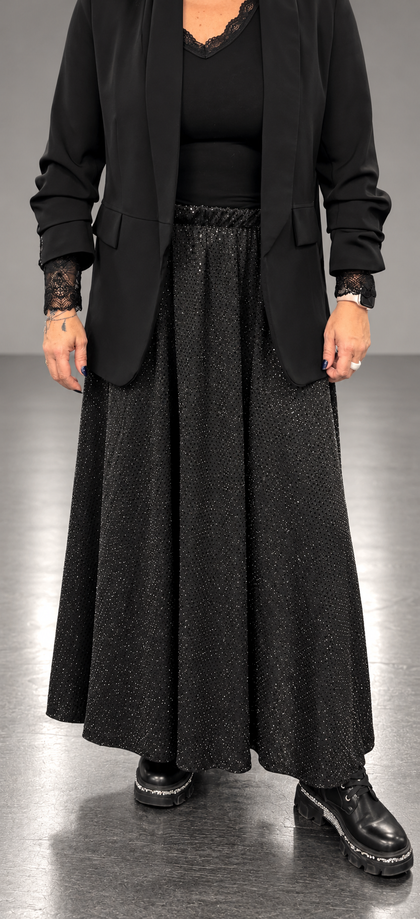 Jupe Longue Fluide Noire & Strass – Imprimé Intemporel