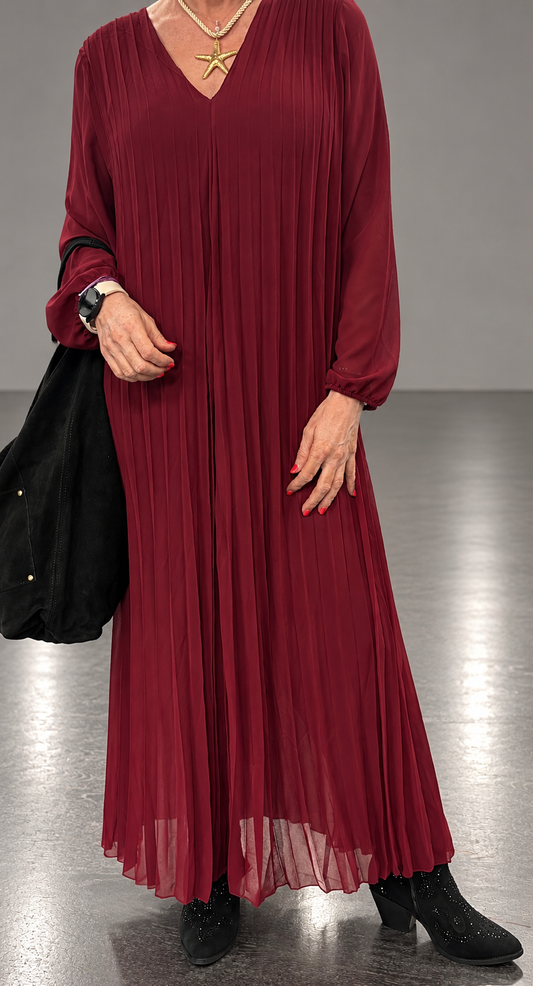 Robe Longue Plissée Élégance Noire – Col V & Manches Longues